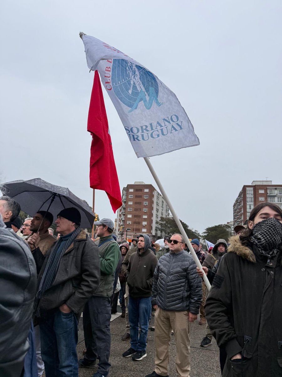 cdcamy's tweet photo. Acompañamos la marcha al Palacio Legislativo organizada por distintas organizaciones de cazadores, coleccionistas, deportistas, armeros y  ciudadanos honestos, que defienden el derecho a la tenencia responsable de armas, como atributo de la libertad. https://t.co/7PiVdbRAyM