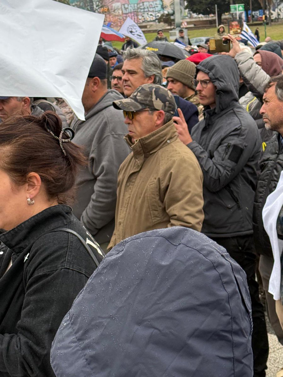 cdcamy's tweet photo. Acompañamos la marcha al Palacio Legislativo organizada por distintas organizaciones de cazadores, coleccionistas, deportistas, armeros y  ciudadanos honestos, que defienden el derecho a la tenencia responsable de armas, como atributo de la libertad. https://t.co/7PiVdbRAyM