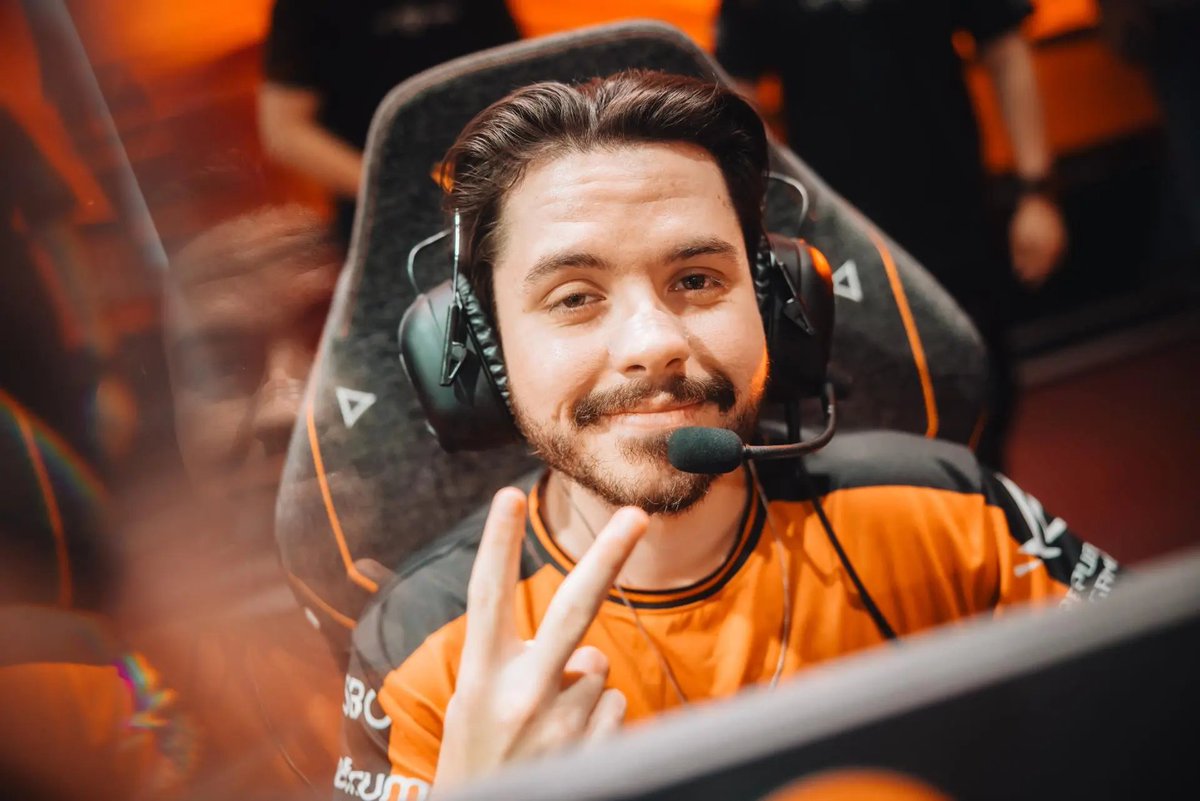 hotspawnval's tweet photo. NRG @ethanarnold's dream team:

🇷🇺 "I wanna see Chronicle"

🇺🇸 "I'd like to play with jawgemo again to see if I can make something happen"

🇨🇱 "KiNgg as controller &amp; I’ll let him IGL"

🇹🇷 "For sentinel we’ll take Alfajer, him and Chron can just shoot"

🇬🇧 "Coach, I’ll take mini" https://t.co/NMfL0swaP5