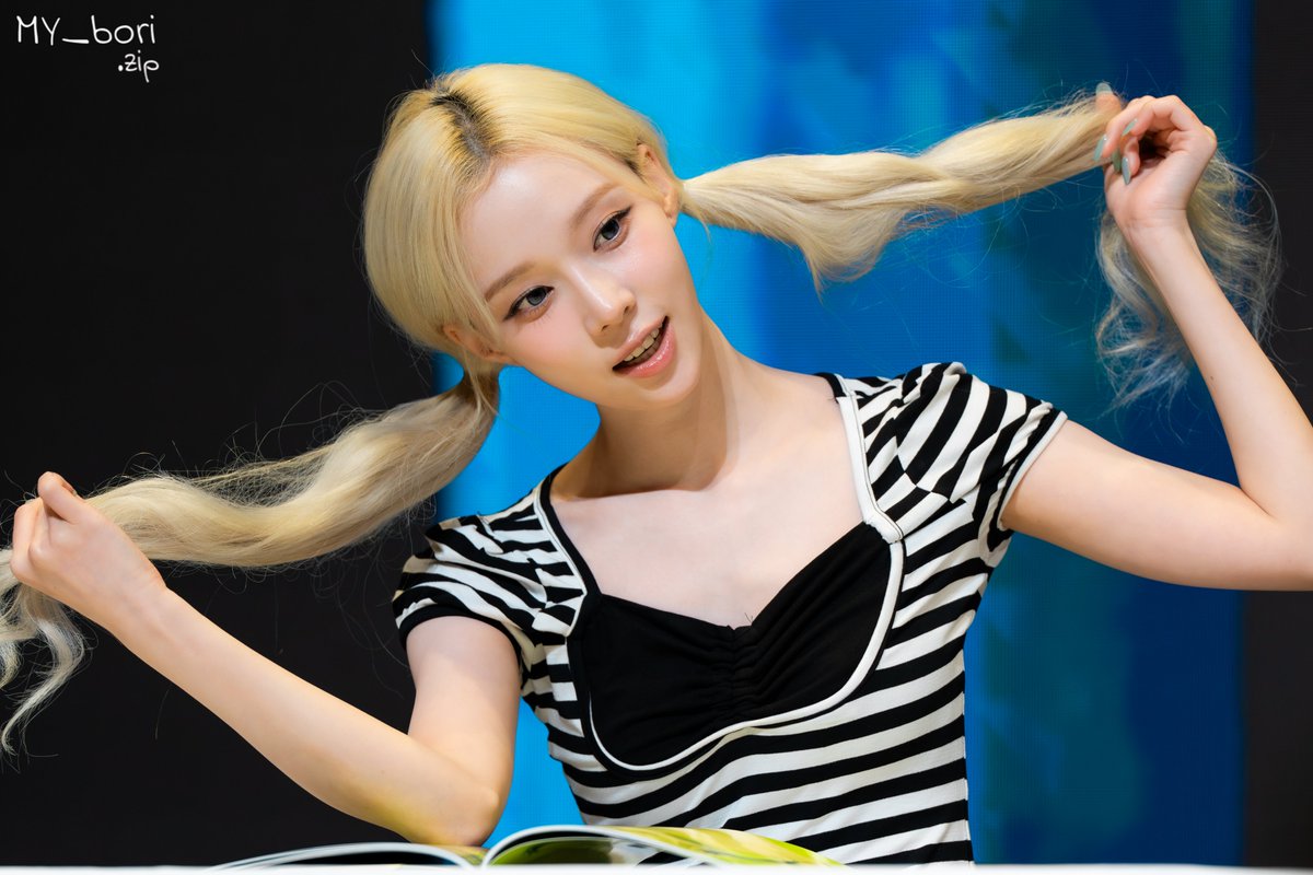 MY_bori_zip's tweet photo. 260607 에스파 2차 대면 팬사인회 (사운드웨이브)

양갈래!!!🤍

#에스파 #aespa #윈터 #WINTER https://t.co/xRv0G1Ry0O