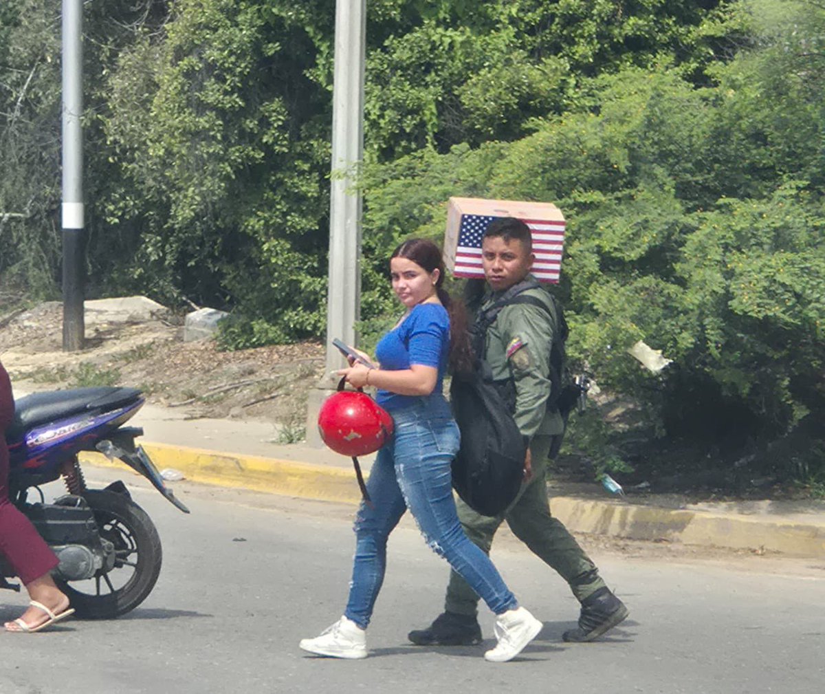 PapuyoVzla's tweet photo. "LA ORDEN LA DI YO!!! "@delcyrodriguezv 🙂 https://t.co/nsQ7mCoSxJ