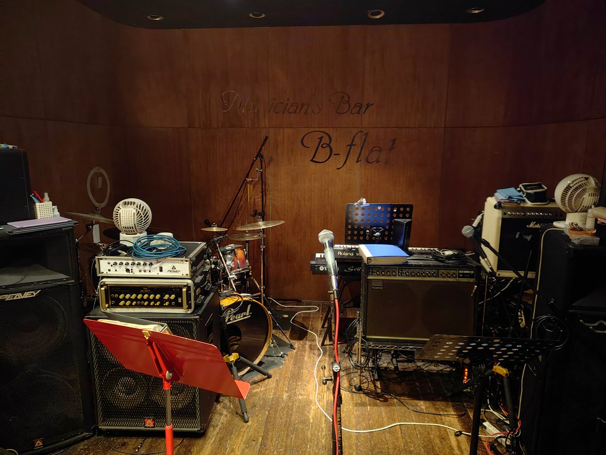 mrchildrennight's tweet photo. B-flat、ミスチルナイトでした！楽しかったけど、人少なかったよ！今日はボーカル陣が足りてなかったかも。存亡の危機なので、もっとみんな来て！次回は9/11(金)かもです。確定情報出たら改めて発信します。今日の選曲は返信で連ねます。 https://t.co/7k2uplKCqR