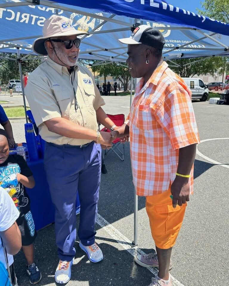 CaddoDa's tweet photo. #FightingforJusticeEveryDay
DA Stewart supports Shreveport's SporTrans Transit "Breakup with the Pump" event. Several vendors were in attendance with information, goods and services. https://t.co/AiAtiqpX13