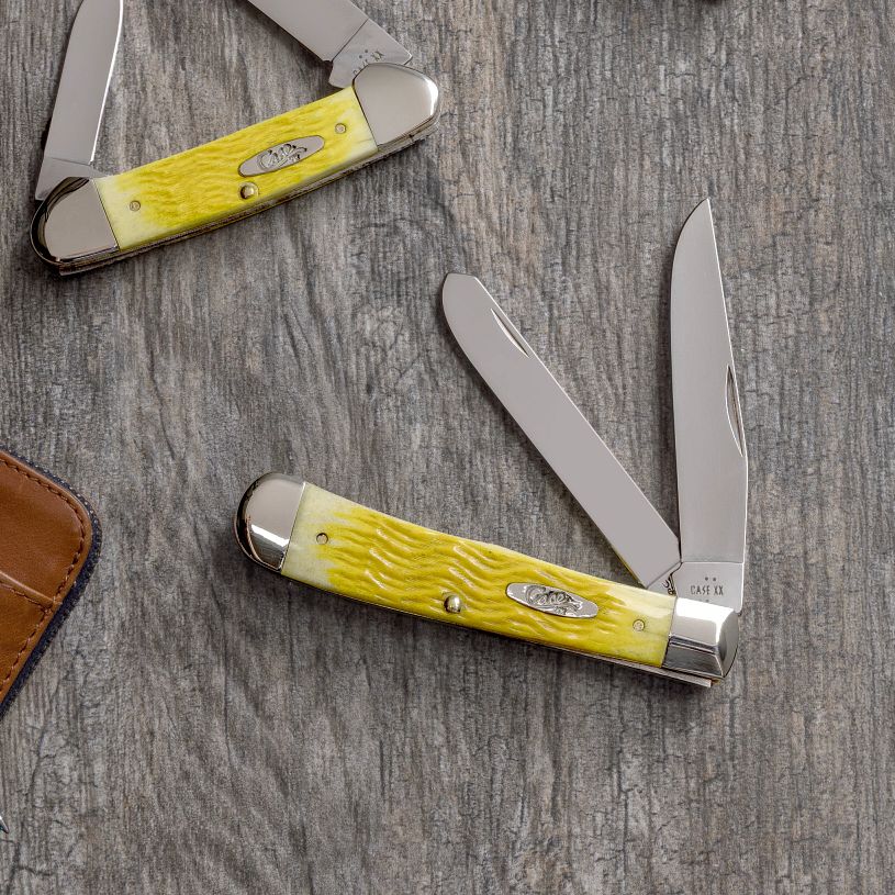 wrcase's tweet photo. Hold a piece of Case history with our Platts Jig Yellow Bone pocket folders, the handle honors master cutler Charles Platts. The collection is available now, with the Barlow and Cheetah Cub arriving soon. https://t.co/1pzLc5VGte https://t.co/QuZ4KJPdVU