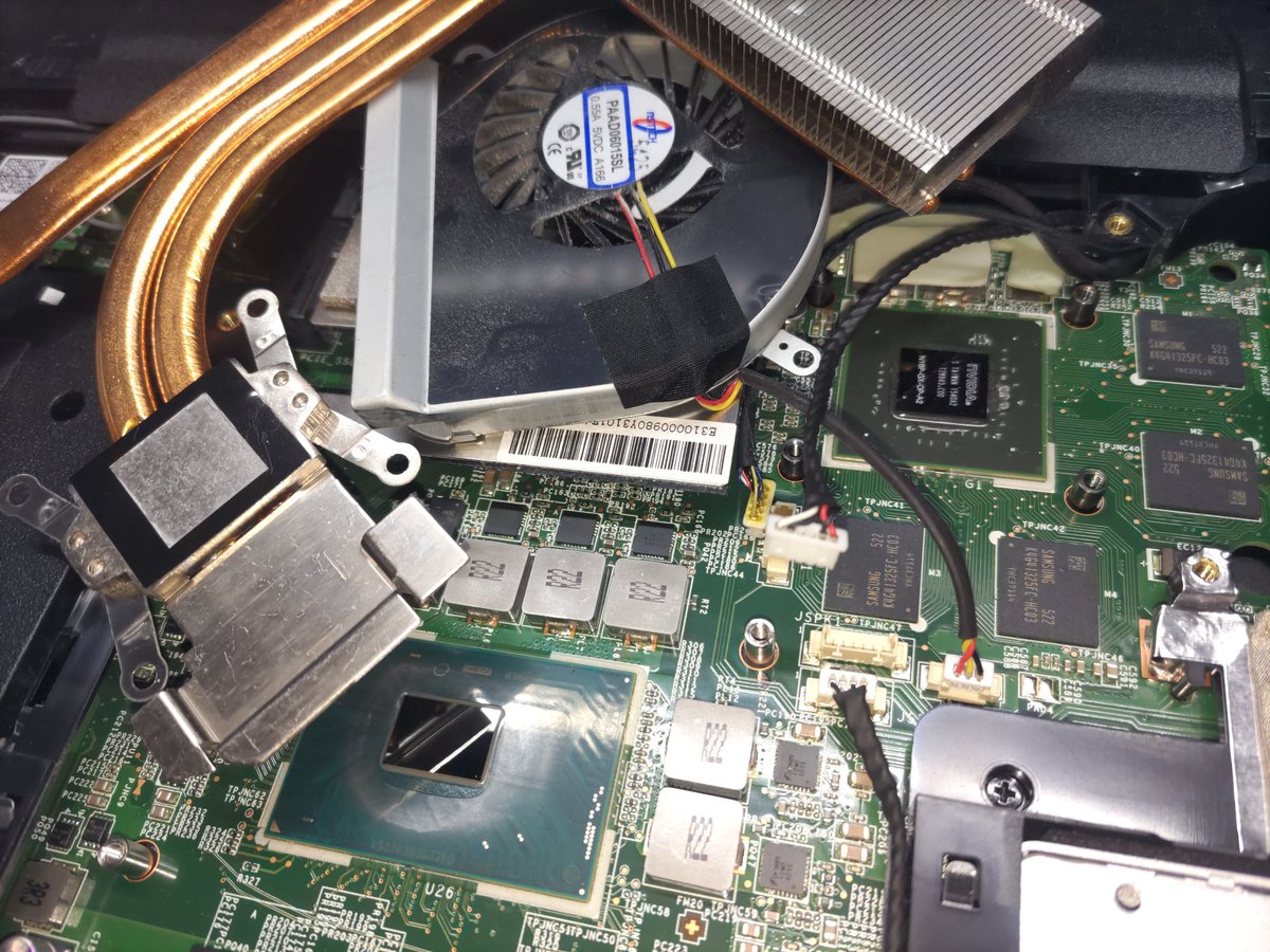 Shellius_FEZ's tweet photo. 前回お出かけした時ノートPCぶっ壊れてたじゃんを思い出し慌てて掃除とグリスの塗り直しをする等している。
まぁ無事剥がれたけど石膏になってたよね。 https://t.co/VwkNKHhsUm