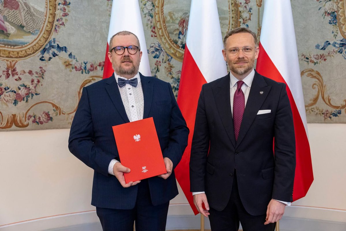 WSAA1997's tweet photo. Dr Wojciech Federczyk (członek Warszawskiego Seminarium Aksjologii Administracji) otrzymał powołanie do prezydenckiej #RadaNowejKonstytucji 

@prezydentpl 
@NawrockiKn @BoguckiZbigniew 
👇👇👇 https://t.co/2KQVJKb9lb
