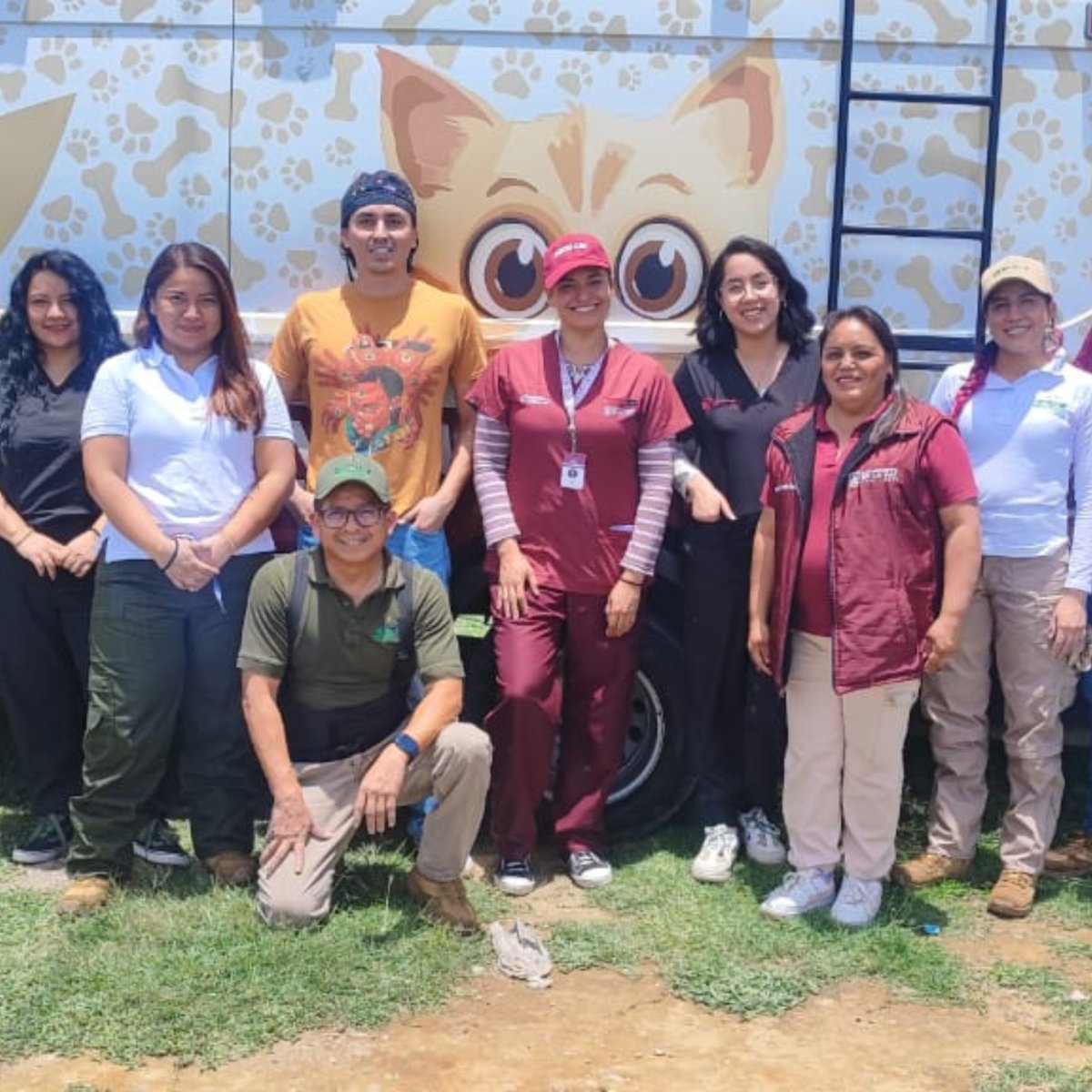 BienAnimalEdMex's tweet photo. Como parte de la Estrategia CERA, realizamos un nuevo operativo de captura en Los Reyes, La Paz, para brindar atención segura a seres sintientes en situación de calle e integrarlos a un proceso de valoración médica, protección y bienestar. https://t.co/XcDG0Eb2rn