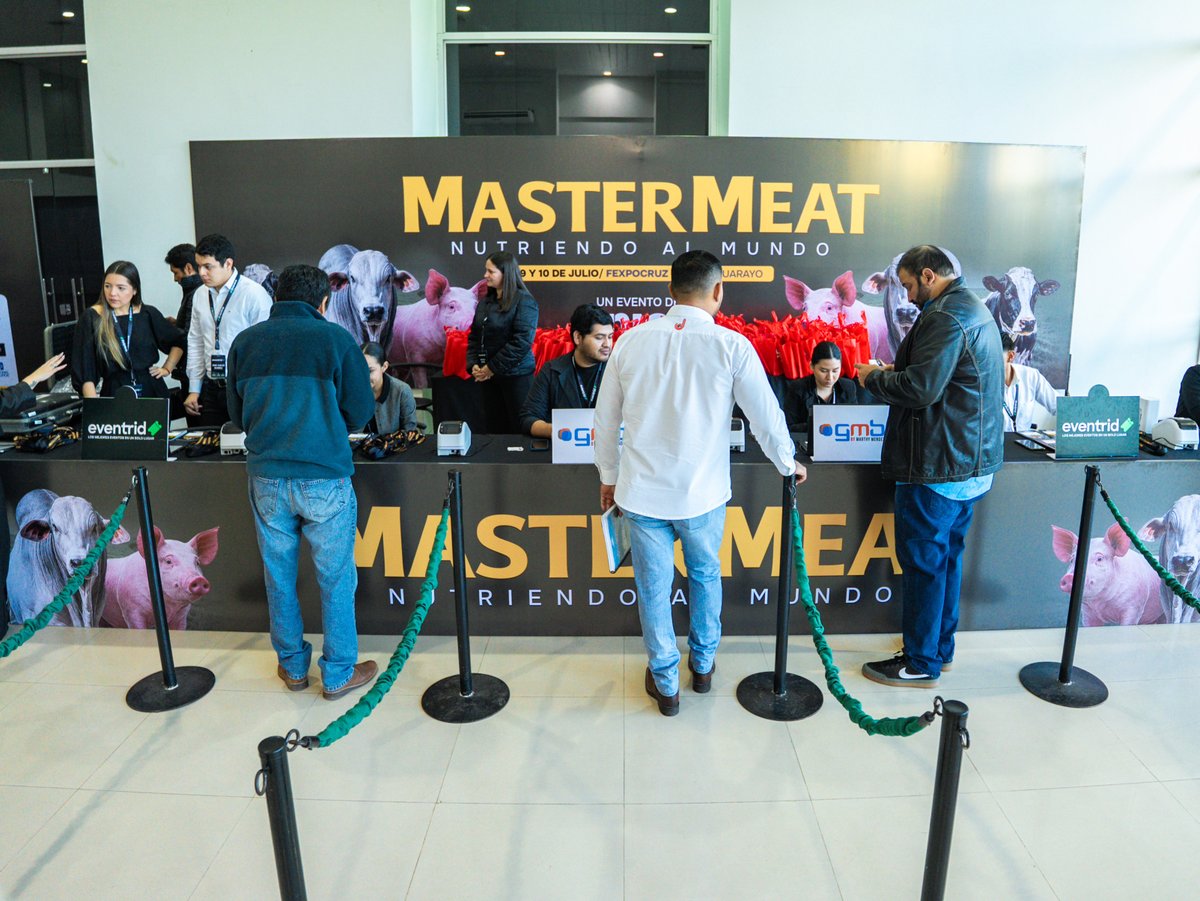 CADECOCRUZ's tweet photo. CADECOCRUZ representada por el Presidente del Directorio, Ing. Eduardo Rodas Herrera, participó en el primer Master Meat, como sector clave para promover el desarrollo de los sectores agroindustrial y ganadero con la planificación técnica y coordinación de proyectos. https://t.co/3DGEaPx7MM
