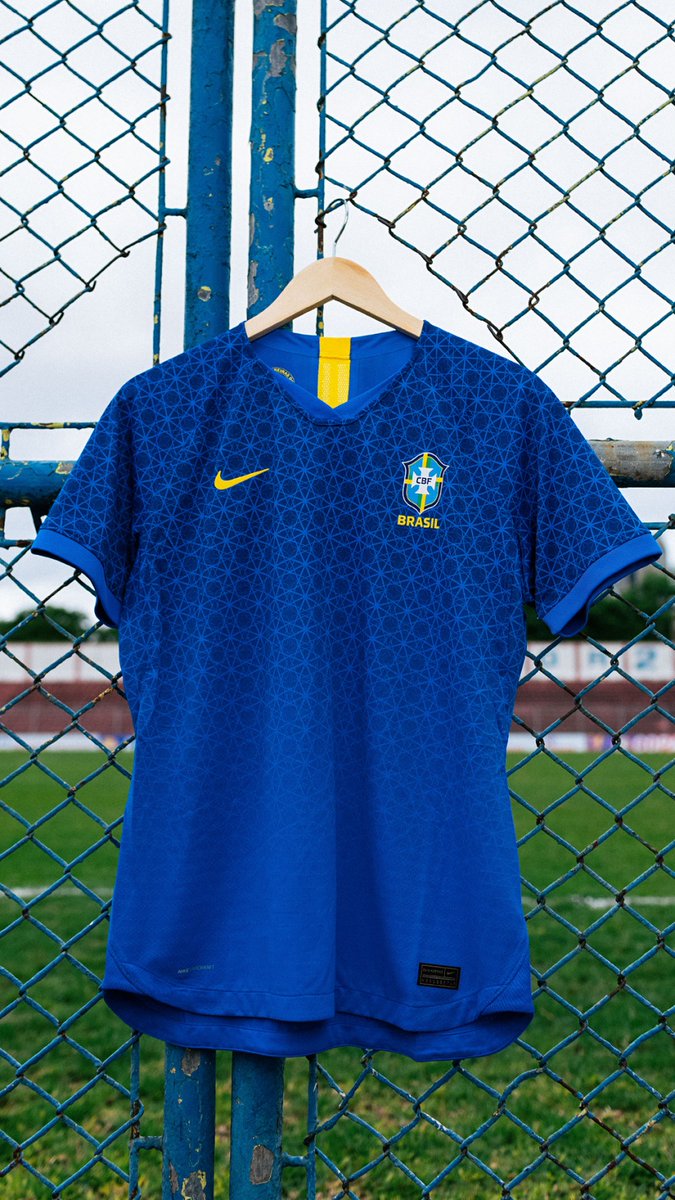furacadastags's tweet photo. Opinião, talvez, popular: as blusas da seleção feminina no geral ficam mais bonitas que as da masculina. Não sei pq isso acontece.

Eu sou apaixonada pela azul de 2019 https://t.co/U3AxSCPrd1