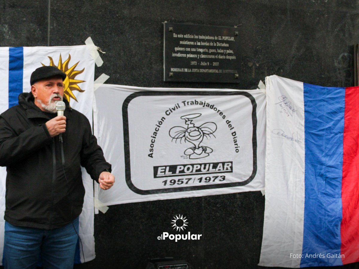 Elpopularuy's tweet photo. A 53 años del asalto fascista al diario El Popular | ✍🏼 @VictoriaAlfaro1

Como todos los 9 de julio, ayer jueves la Asociación de ex trabajadores del diario El Popular 1957-1973 recordó el asalto fascista contra la redacción frente a donde estuvieron sus instalaciones en la emblemática esquina de 18 de Julio y Río Branco, en la puerta del Palacio Lapido. A 53 años de aquella histórica gesta enmarcada en la Huelga General y la masiva movilización que ese día “a la cinco en punto” se instaló en el centro de la capital en contra del golpe de Estado.
🔗 https://t.co/vScDfNvTmr