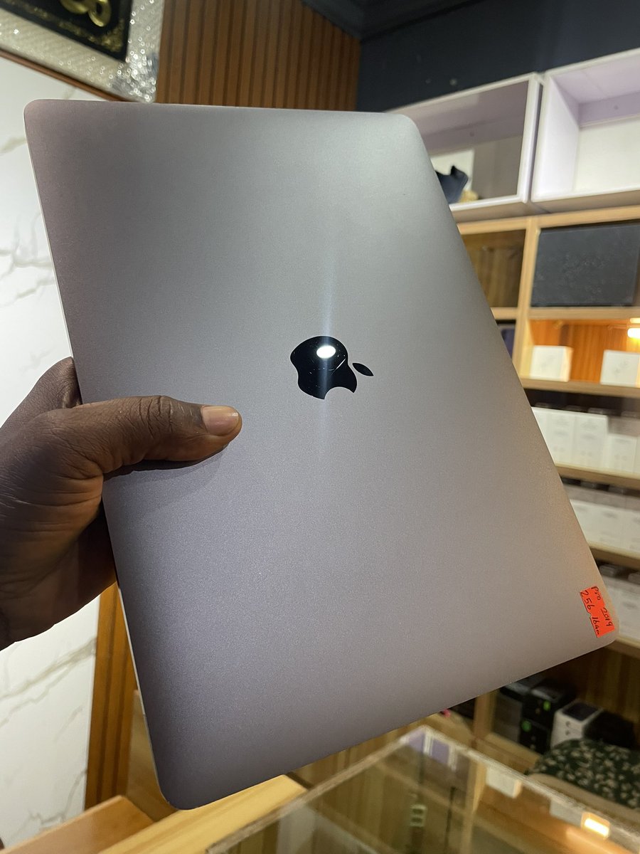 yaro2k's tweet photo. MacBook Pro (13-inch 2019)
Display: 13.3-inch screen size
Four Thunderbolt 5 ports
Quad-Core Intel Core i5
Storage: SSD 256GB
Installed RAM: 16GB RAM
Excellent battery 🔋 
Backlit keyboard ⌨️
Touch Bar
Price: DM🙏🏿 https://t.co/M0em2Ktqud