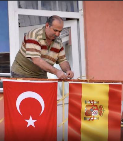 Poyraztalks's tweet photo. Iniesta'nın babası gol bekliyor, hadi Yamal 💯 https://t.co/rvN3277kkq