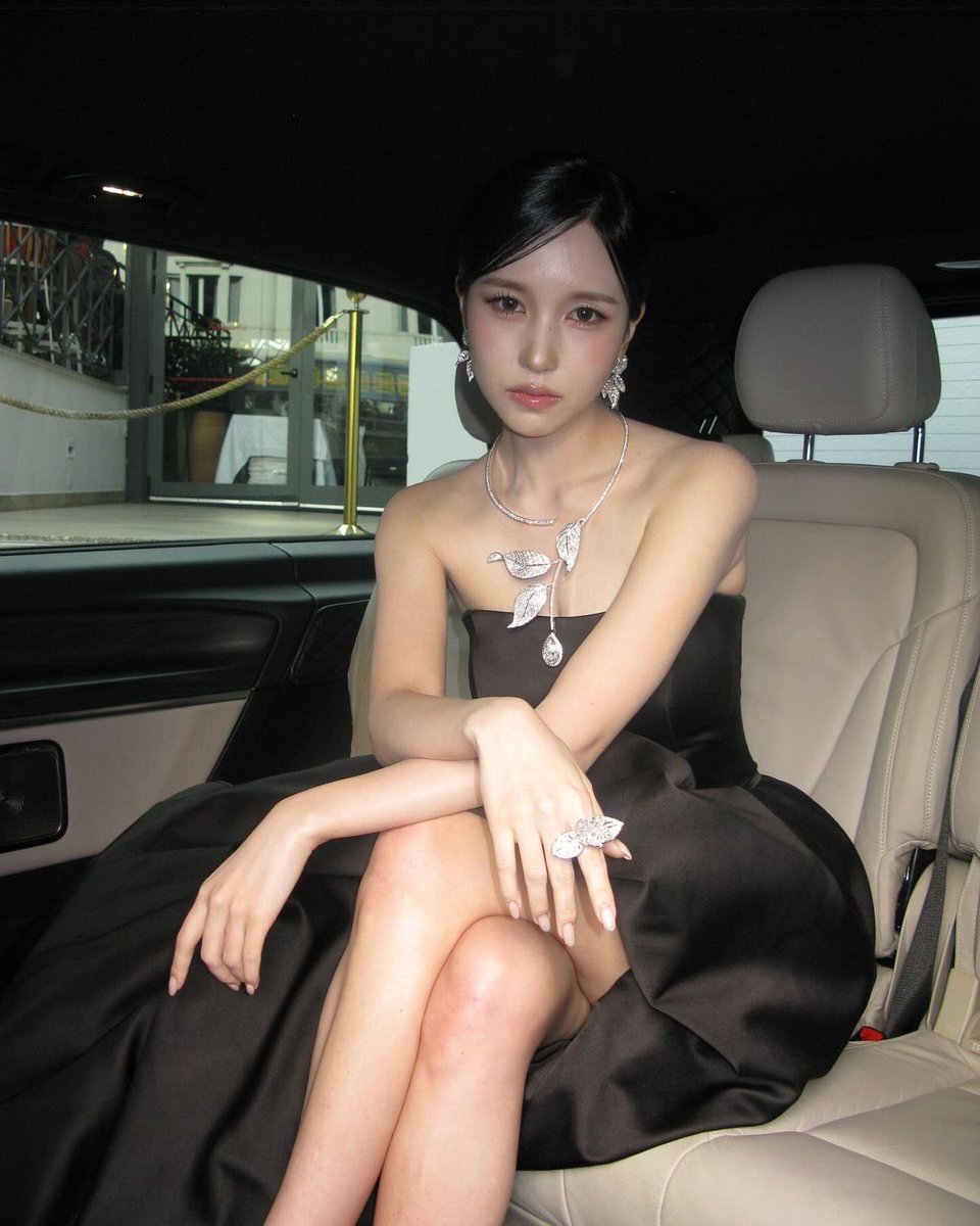 formina37's tweet photo. Everyone is shocked, but Mina is one of the few idols who comes from old money and nobility🫣 They don’t call her elegant for no reason https://t.co/iT4s2gjS53