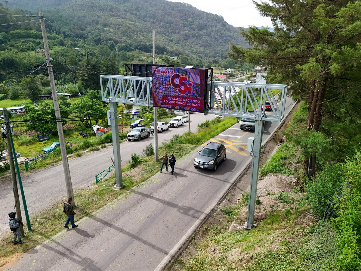 salomonj's tweet photo. Inauguramos un Arco de Seguridad REPUVE en #Ixtlán de Juárez para fortalecer la seguridad y proteger a las familias de la zona. 🚨

Como parte de nuestra gira de trabajo, pusimos en marcha este Punto de Monitoreo Vehicular, que operará de manera coordinada con el @C5i_Oaxaca para detectar vehículos con reporte de robo, generar información sobre el tránsito vehicular y apoyar las labores de procuración de justicia en la prevención y combate a la delincuencia.

Con esta infraestructura fortalecemos la estrategia de seguridad y brindamos a nuestras comunidades más herramientas para vivir con tranquilidad. 🙌🏽