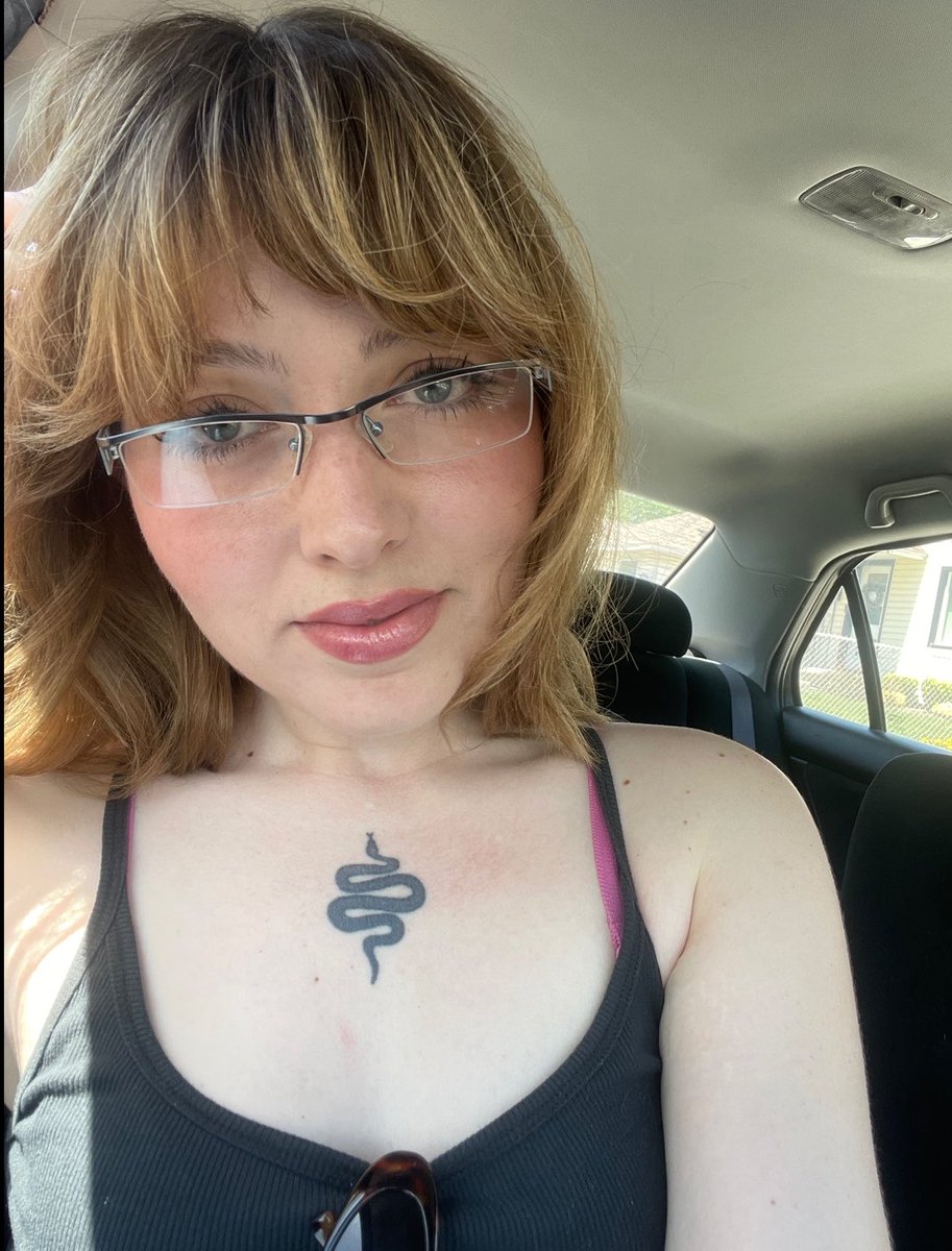 backlessdress26's tweet photo. a new bombshell has entered the dmv driver’s license division https://t.co/UpKEfOeFth