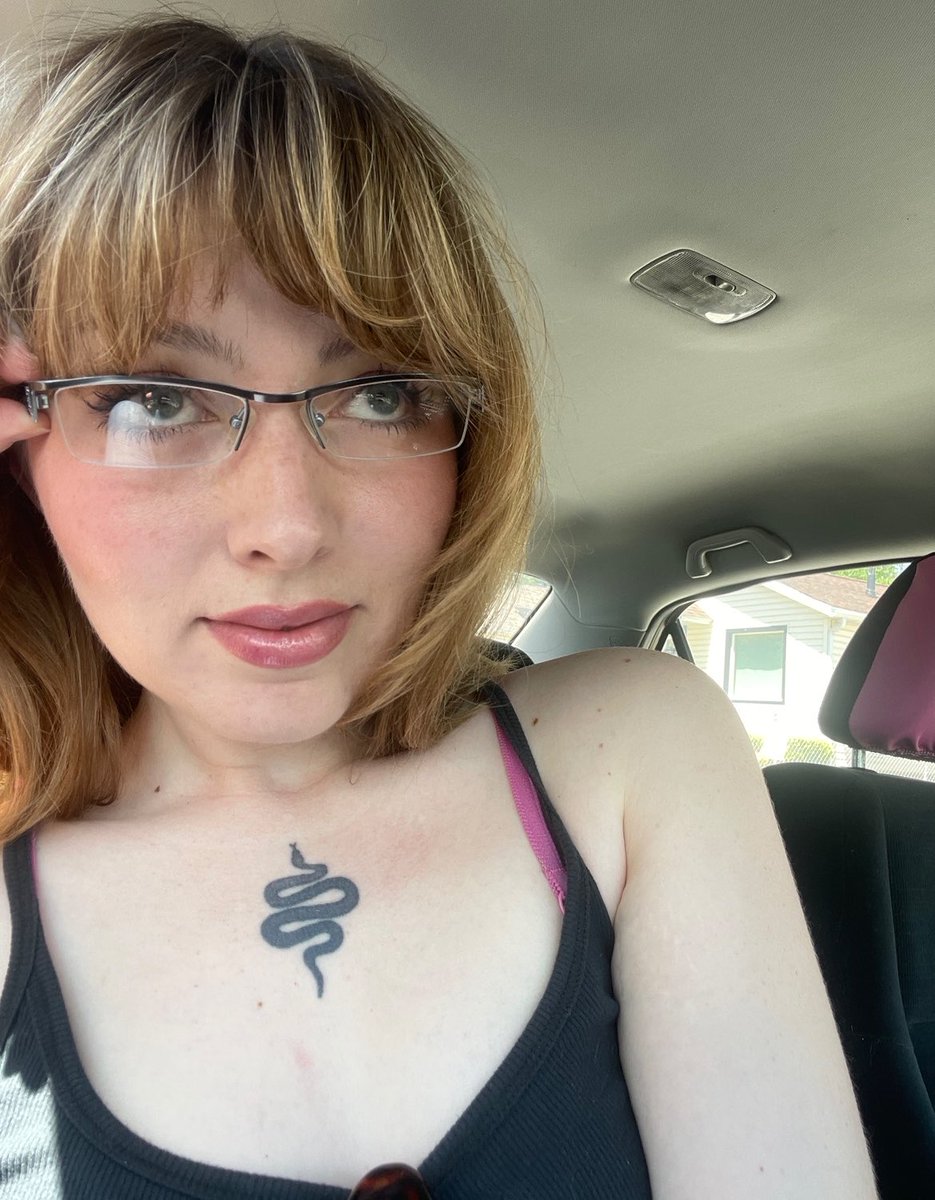 backlessdress26's tweet photo. a new bombshell has entered the dmv driver’s license division https://t.co/UpKEfOeFth