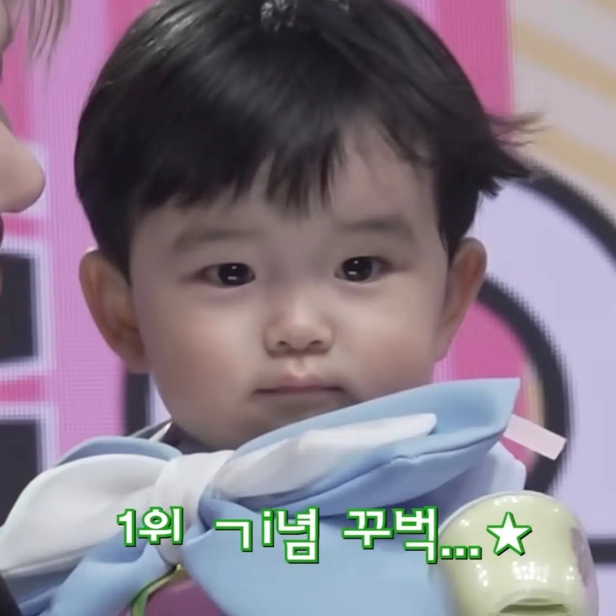 translatingTXT's tweet photo. yoojun’s mom’s message to txt and everyone that watched parenting diary 💗

“✉️ to everyone who watched over yoojun with such adoration and laughed along with us through txt’s parenting diary, i thank you from the bottom of my heart 🤍

thanks to the amazing txt uncles, the production team and all the aunties and uncles who always looked at yoojun with such warm eyes, we were able to give yoojun a truly special experience and such beautiful memories 🥹

i’m also really happy and grateful to now have such precious videos that i could watch over and over again countless times 🩷
the show may have wrapped up but just like before, i’ll keep sharing the cute record of yoojun’s growth 🐥

a big thank you to all the aunties and uncles around the world who have supported and loved yoojun 👶🏻🫶🏻”