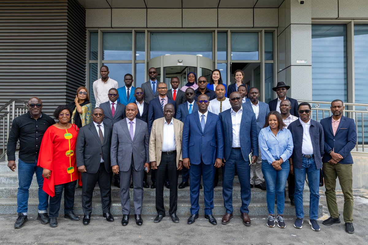 ousmane_diagana's tweet photo. Une électricité fiable est le socle de la croissance et de l’emploi. Au centre de dispatching de l’électricité de Yamoussoukro 🇨🇮, j’ai vu comment #Mission300 renforce les infrastructures, les systèmes numériques et la cybersécurité pour un réseau plus résilient en Côte d'Ivoire. https://t.co/Qu0ngR70KG