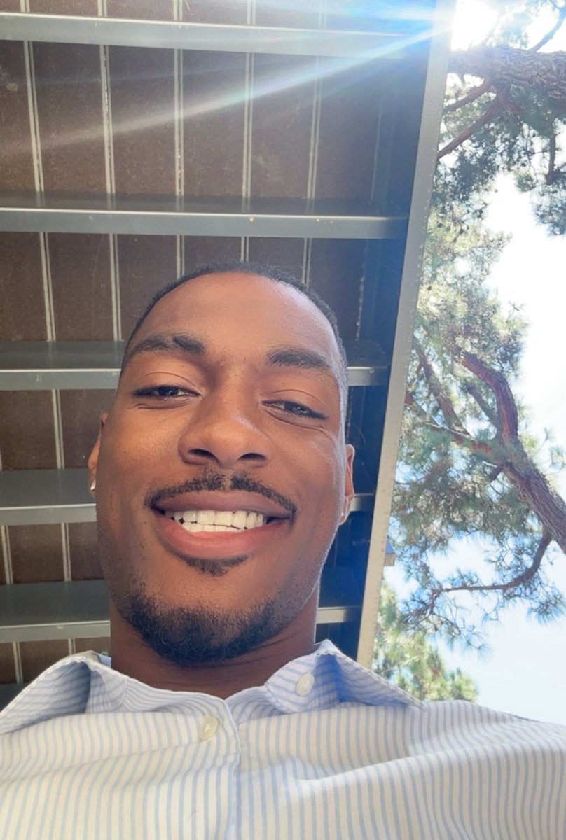 tariuswrld's tweet photo. Rare smiles https://t.co/1BFYSa9PLj