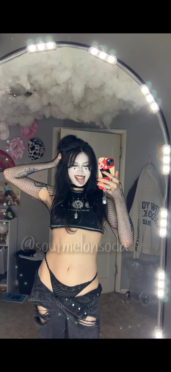sweetlemonwtr's tweet photo. Who needs a hot goth girl to take pics for them?? Had so much fun with this look and some came out even better than these if you know where to find them ;) https://t.co/eUVuz2GAX1