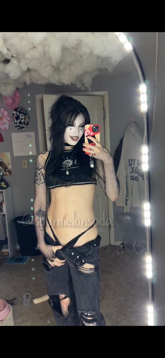 sweetlemonwtr's tweet photo. Who needs a hot goth girl to take pics for them?? Had so much fun with this look and some came out even better than these if you know where to find them ;) https://t.co/eUVuz2GAX1