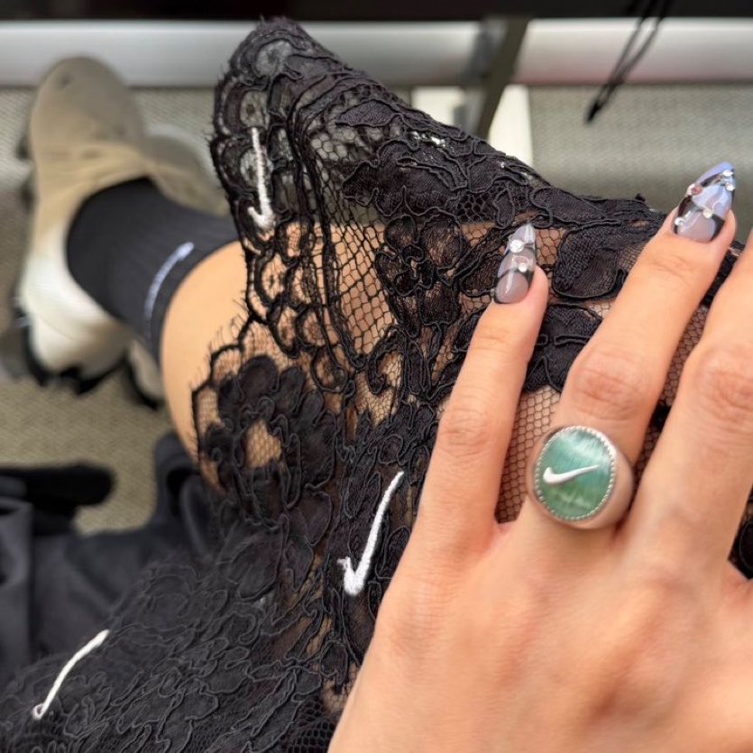 lalisahourIy's tweet photo. new lisa x nike contents coming soon omg https://t.co/S7sLZoHKnc