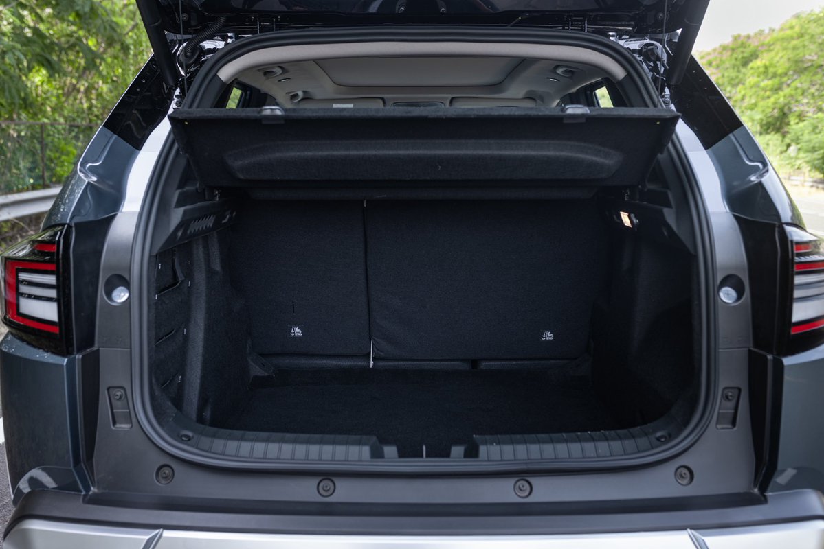cole_marzen's tweet photo. The 2027 Nissan Tekton breaks cover with CMF-B underpinnings, Patrol-inspired styling, a large 10.1-inch center touchscreen display with Google Built-In, 18.3 cubic feet of cargo space, and two powertrains to choose from, including a 163 hp 1.3-liter turbocharged engine. #Nissan https://t.co/pVwZ0aYJIC