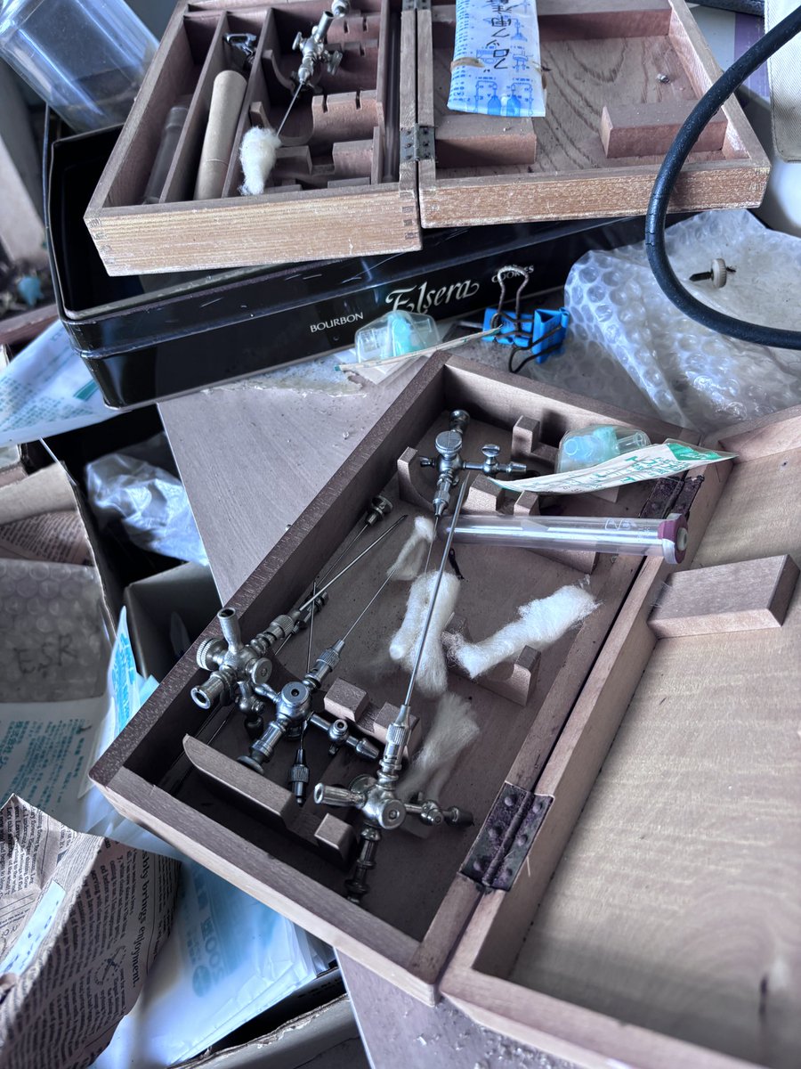 wasuretagano's tweet photo. 大量の情報、散乱された器具
今では考えられない放置具合
ここまでわざわざくすねに来るヤツは居ないか https://t.co/PBCSiNADOp