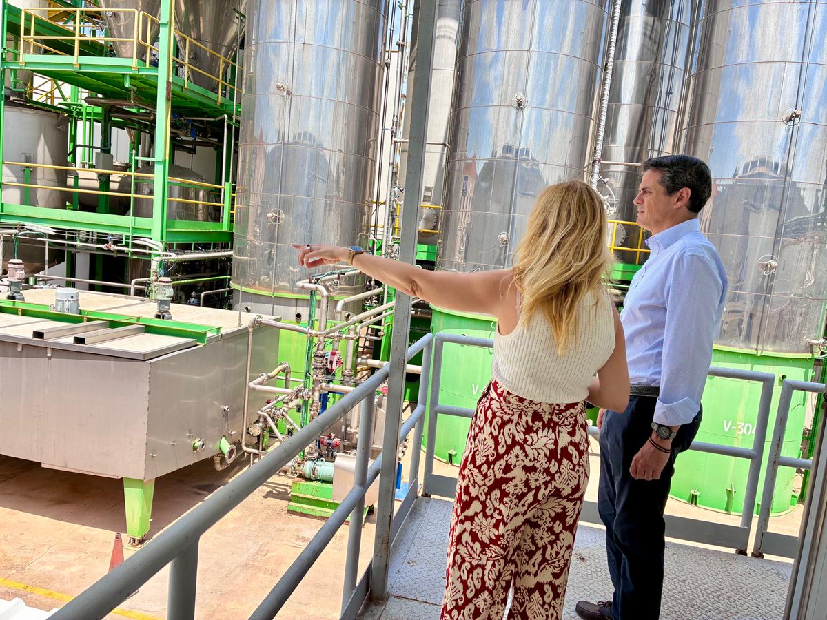 GVAivace's tweet photo. ♻️DG Industria, Julio Delgado, visita en l'Alcúdia Perseo Biotechnology para conocer su actividad y próximos proyectos

🔛Traslada apoyo @GVAinicotur a una empresa referente que demuestra cómo acelerar la economía circular y sostenibilidad de forma competitiva 🔄🌍

@CanoMarian https://t.co/KFscMj4vSi