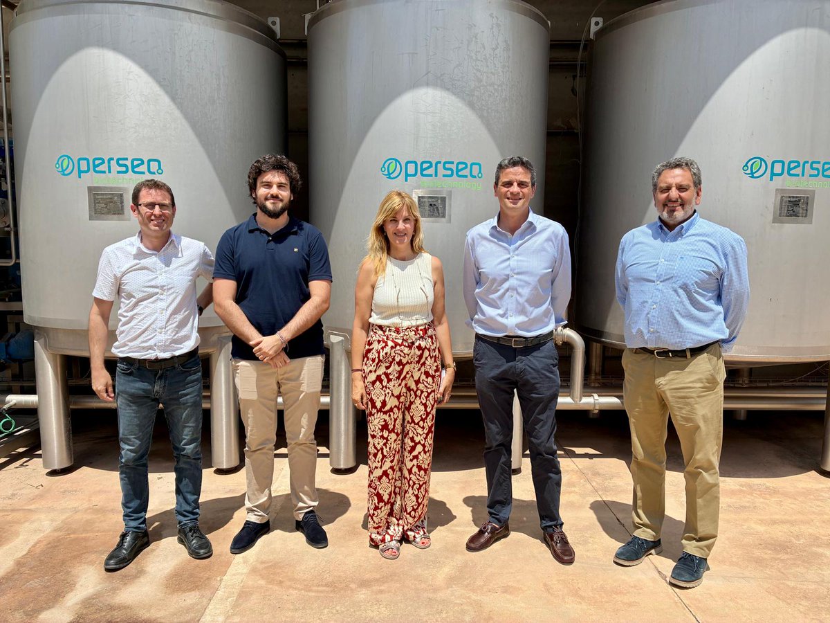 GVAivace's tweet photo. ♻️DG Industria, Julio Delgado, visita en l'Alcúdia Perseo Biotechnology para conocer su actividad y próximos proyectos

🔛Traslada apoyo @GVAinicotur a una empresa referente que demuestra cómo acelerar la economía circular y sostenibilidad de forma competitiva 🔄🌍

@CanoMarian https://t.co/KFscMj4vSi