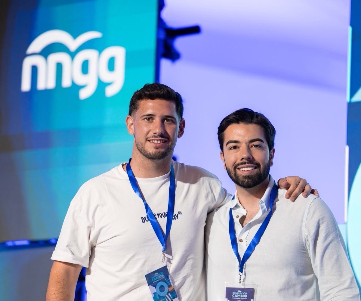 NNGGVdeVallecas's tweet photo. Enhorabuena a nuestro presidente @adrianph01 nombrado miembro del Comité Ejecutivo Nacional de NNGG 🇪🇸 hoy en el Congreso de NNGG España. 

Volvemos a creer de la mano de @idancausa  @Landaburu_Anto 💙 @NNGG_Es https://t.co/lFVH2dWL6Z