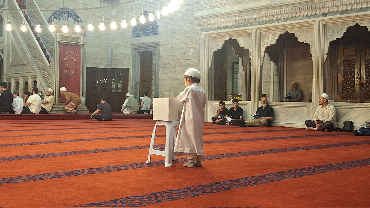 bilahza_'s tweet photo. Bizim cuma günü akşamları fav aktivite ✨️ https://t.co/E7VlEyHLok