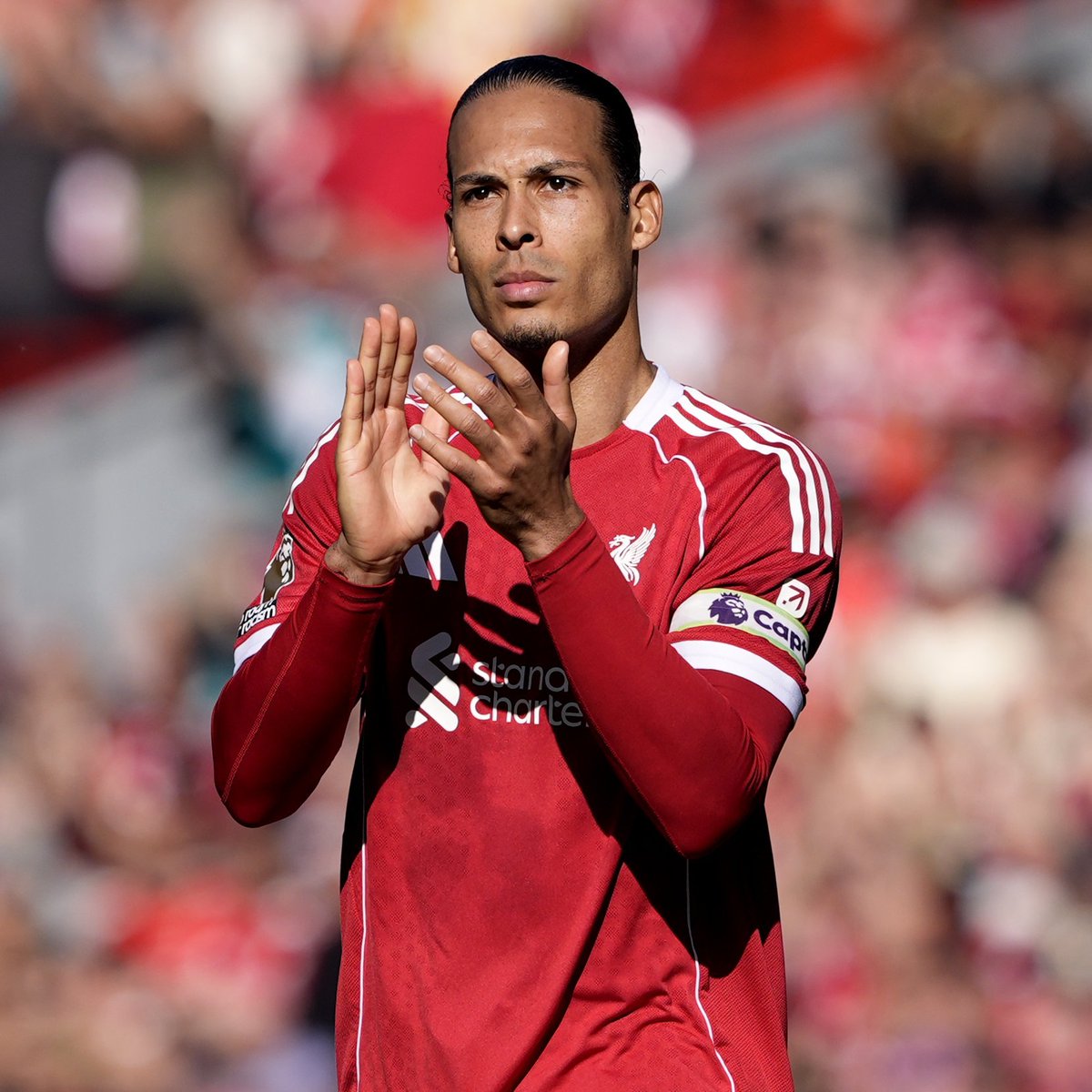 LFC_Noticias's tweet photo. O Liverpool está avaliando Alisson Becker, Dominik Szoboszlai, Joe Gomez e Alexis Mac Allister como possíveis vice-capitães após a saída de Andy Robertson.

Virgil van Dijk, sobre quem será o novo vice-capitão:
"Eu definitivamente tenho minha opinião, e sempre a compartilho." https://t.co/OFeWAKdENh