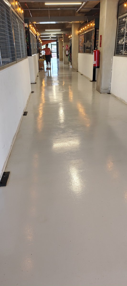 JoseCarlos23940's tweet photo. @suecallejas Ahí está el cambio que le dieron a los mercados bacio más de la mitad de los arrendatarios a renunciado perjudicaron este mercado de chalchuapa en quitar la terminal de buses y reglas tontas en los me cados una lastima fregaron la bolsa del pobre https://t.co/BR1ZSrtGrW