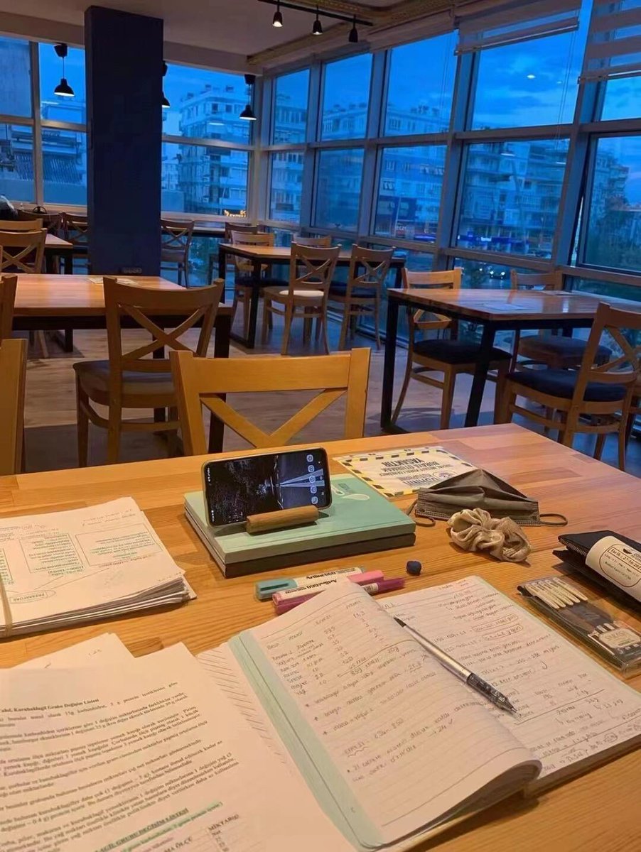 BeatrixAhrens's tweet photo. Just nailed 50 new English phrasal verbs today!  Grateful for every small win that builds my language skills. #EnglishLearning #DailyStudy https://t.co/lqjeFOSXV6
