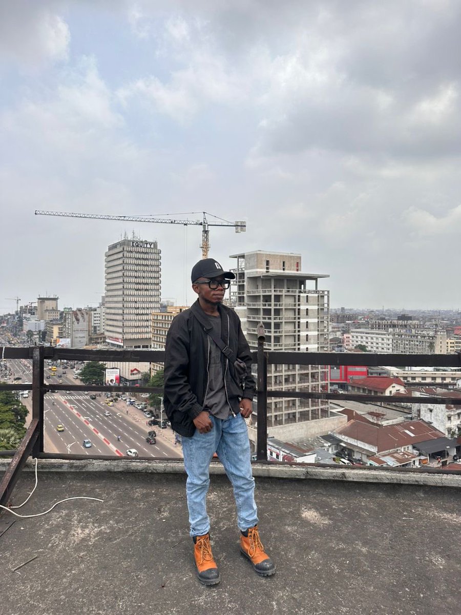 SamuelBurhama's tweet photo. On ne regarde pas la ville seulement pour admirer son horizon… On la regarde aussi pour imaginer ce qu’elle peut devenir.

Chaque bâtiment est une idée transformée en réalité. Chaque défi est une occasion de construire quelque chose de durable.

Le meilleur reste à bâtir. 🏙️🚧 https://t.co/exm6oDsCUP