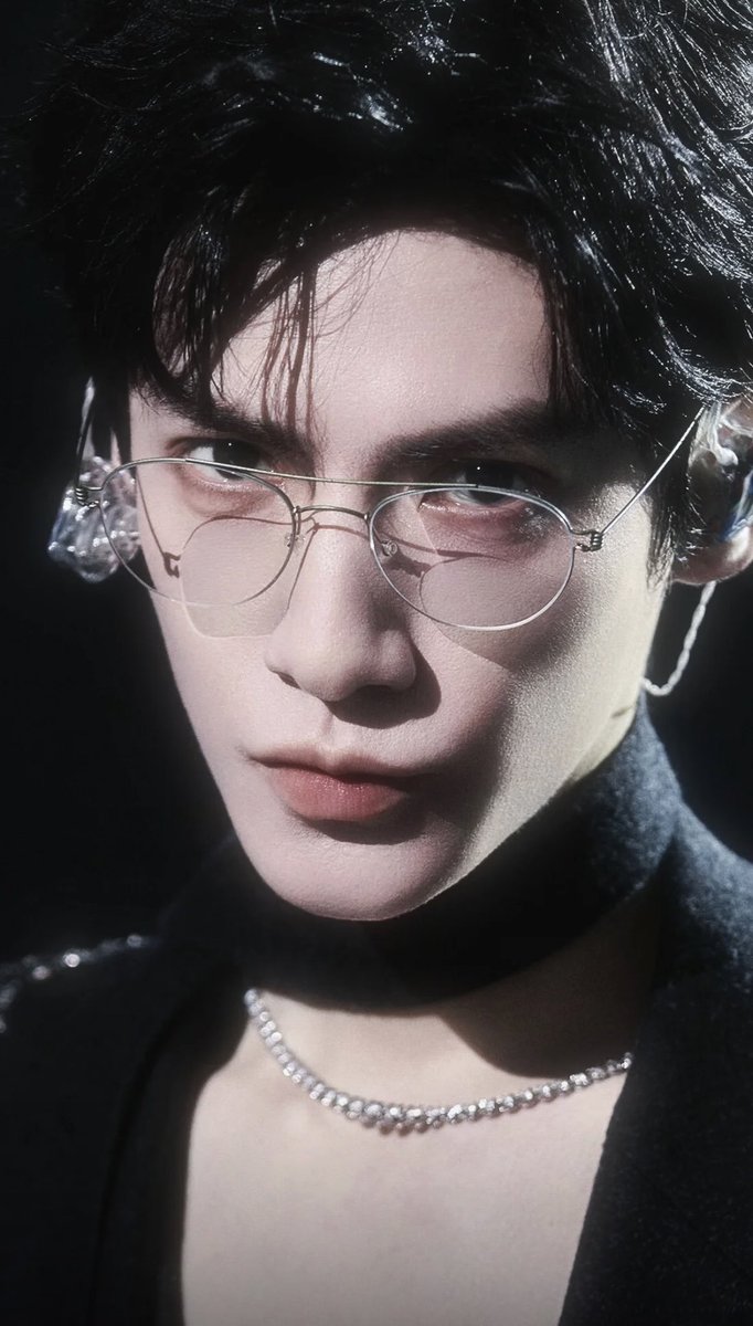 xixicloudchaser's tweet photo. I have no words anymore. he’s gorgeous
#LuoYunxi #罗云熙 https://t.co/5zYna63jVr
