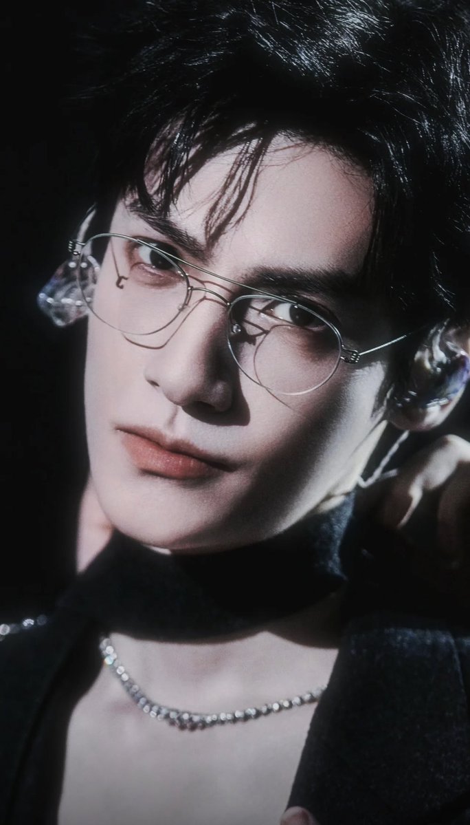 xixicloudchaser's tweet photo. I have no words anymore. he’s gorgeous
#LuoYunxi #罗云熙 https://t.co/5zYna63jVr