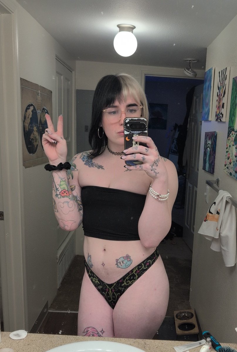 bea_wooof's tweet photo. i did something 🖤🤍 https://t.co/RbqLg9LnT8