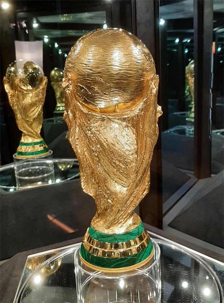manmohanharsh's tweet photo. A new #FIFAWorldCup champion or another chapter in history?

If you're backing a first-time winner, only #Belgium, #Norway and #Switzerland remain.

If experience prevails, #Argentina (3🏆), #France (2🏆), #Spain (1🏆) and #England (1🏆) have the pedigree to do it again.

Belgium have shown great character in #ESPvsBEL. If they knock out Spain today, could they become the favourites among the first-time champions?

What's your pick—a new champion or an established giant? And why? ⚽🏆
