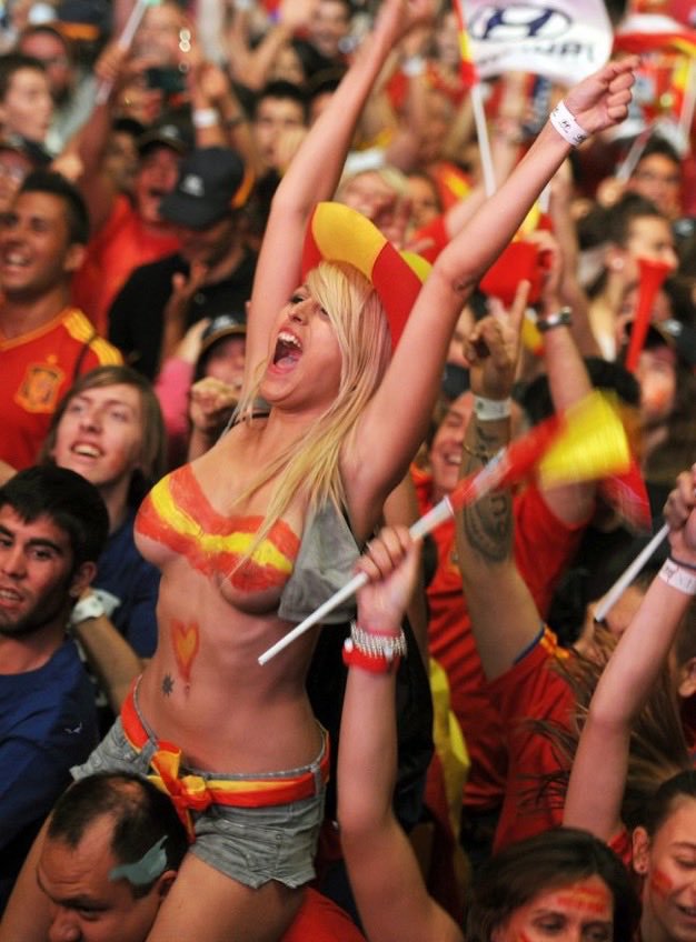 ajadi96's tweet photo. 🇪🇸❤️ The Beautiful Spain Fans Stealing the Show!
From the stands at SoFi Stadium, these passionate La Roja supporters bring unmatched energy and style to the World Cup.
Spain fans are next level?
#SpainFans #BeautifulFans #FIFAWorldCup2026
#ESPBEL https://t.co/QXwCiiT3Jv