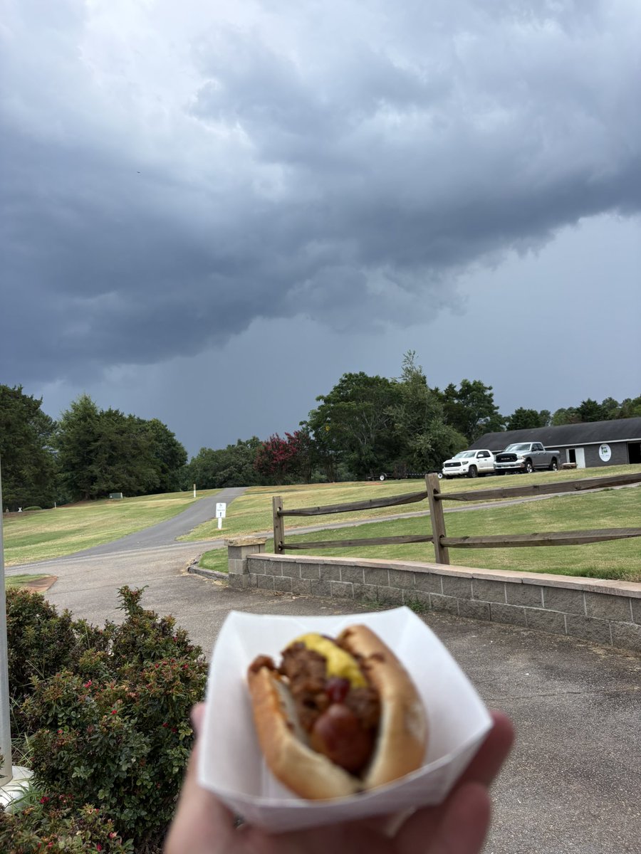 lovenattylight's tweet photo. The back 9 awaits. #fuckrain https://t.co/Iy2hCTvbbi