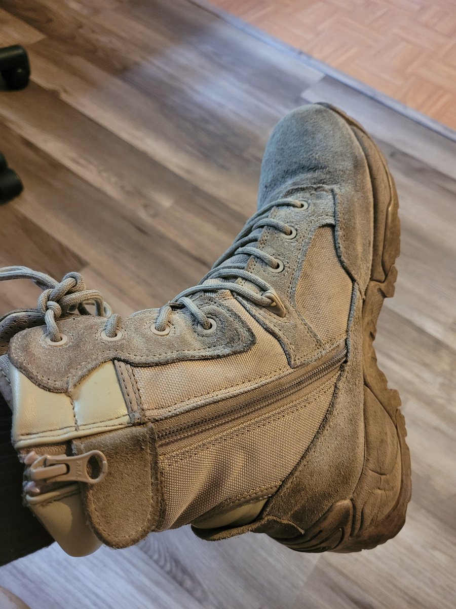 golddawning's tweet photo. @rhizalshoes @robb2974 Was thinking the same thing, make a pair like this and I'm in https://t.co/stbK250nGg