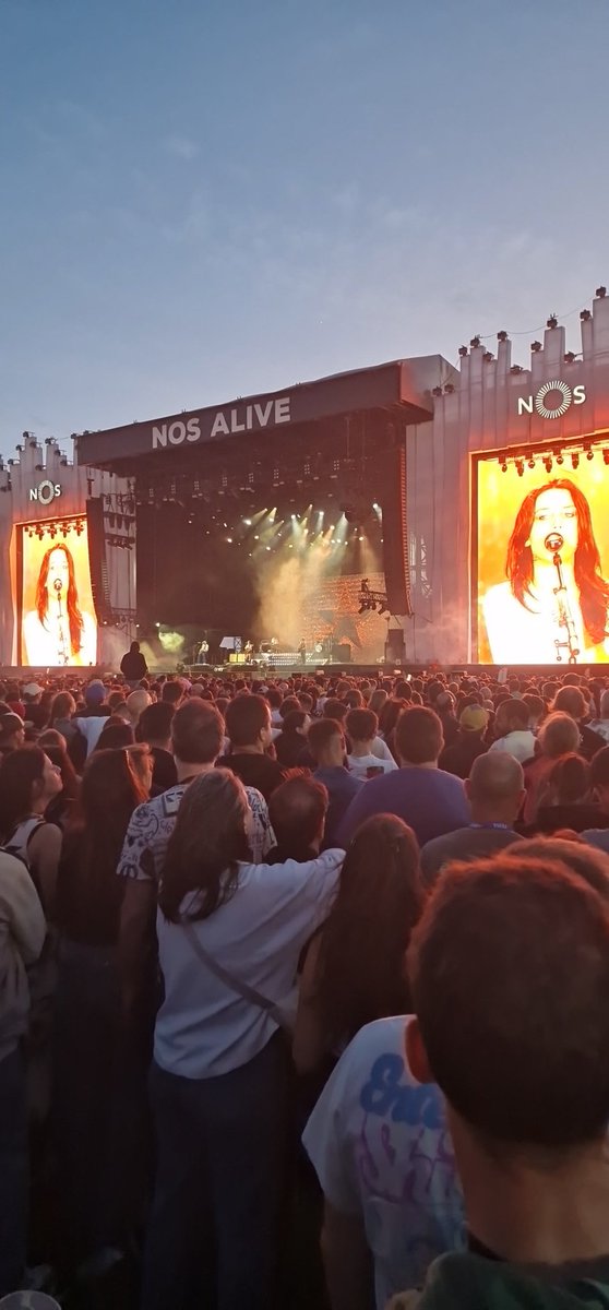 SergioNFialho's tweet photo. Wolf Alice. #nosalive26 https://t.co/9e26yV6yJr