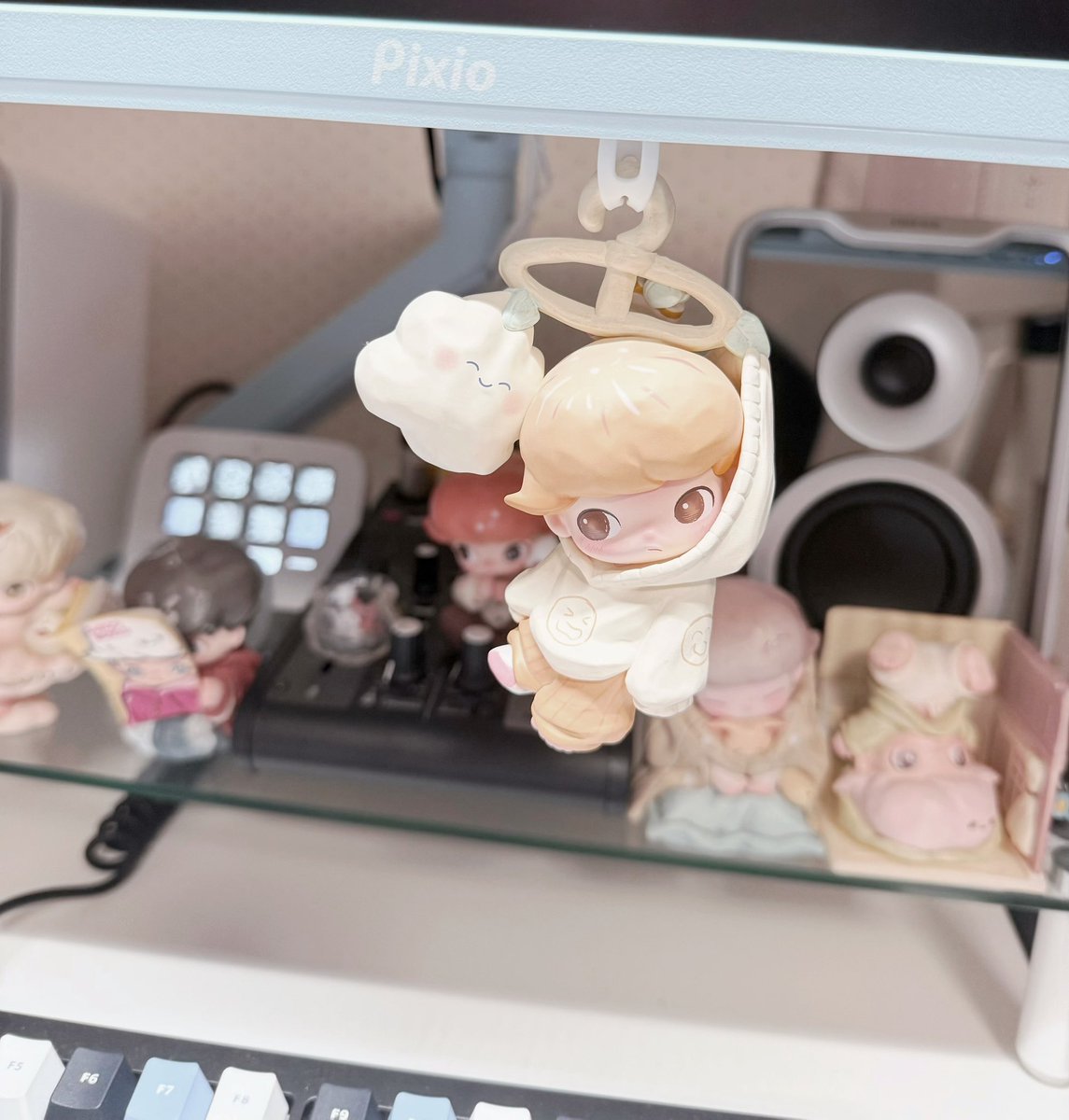 akcunu's tweet photo. 吊るしたら可愛いやついたから吊るしてみた
激カワ https://t.co/FYfj0HH8YF