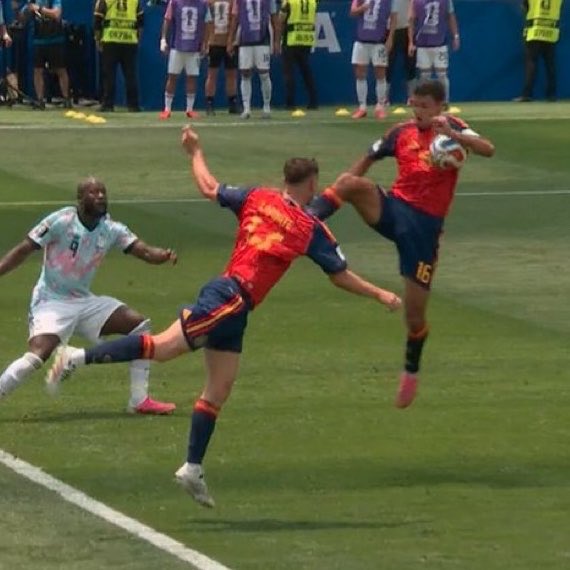 MusialaEra's tweet photo. Spain and unpunished handballs 

A match made in heaven https://t.co/8rcrI21IpX