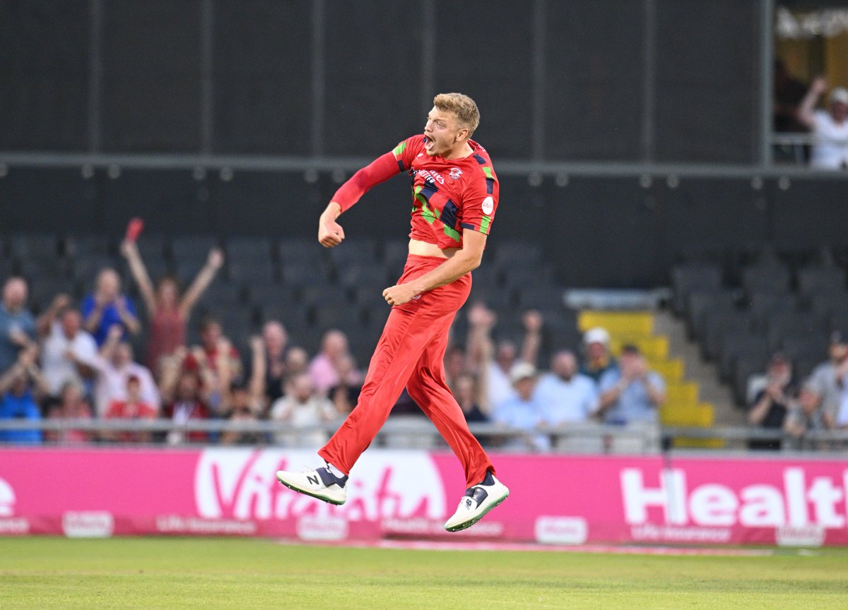 lancscricket's tweet photo. All the #WarOfTheRoses emotions! ๐ค
Yorkshire are 69-5 at the halfway stage in their chase of 217.
โก #StrikeTogether https://t.co/KJUrgJKMrT