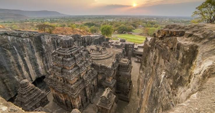hindu_just's tweet photo. Bharat didn’t build temples. We carved mountains for Shiva.
Behold the Kailasa Temple at Ellora. The world’s largest monolithic rock-cut marvel, hewn top-down from a single basalt cliff. No mortar. No scaffolds. Just chisels, genius, and devotion.
This is Rashtrakuta audacity in stone. Thread 🧵🔱 #KailasaTemple #ElloraCaves #SanatanaDharma