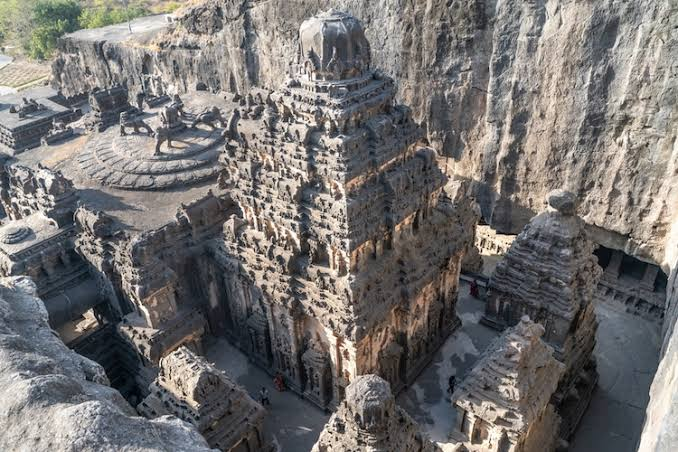 hindu_just's tweet photo. Bharat didn’t build temples. We carved mountains for Shiva.
Behold the Kailasa Temple at Ellora. The world’s largest monolithic rock-cut marvel, hewn top-down from a single basalt cliff. No mortar. No scaffolds. Just chisels, genius, and devotion.
This is Rashtrakuta audacity in stone. Thread 🧵🔱 #KailasaTemple #ElloraCaves #SanatanaDharma