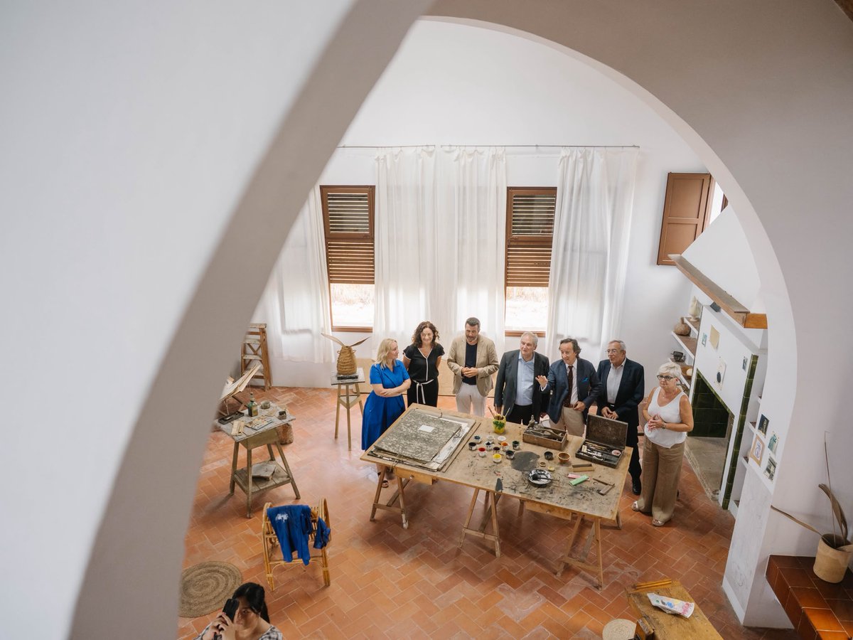 minturgob's tweet photo. Jornada en Mont-roig del Camp (Tarragona).

El ministro @jordihereub ha visitado hoy distintos espacios de referencia para conocer iniciativas que impulsan un modelo turístico más competitivo, sostenible y conectado con el territorio. https://t.co/JyVCdjlSmK